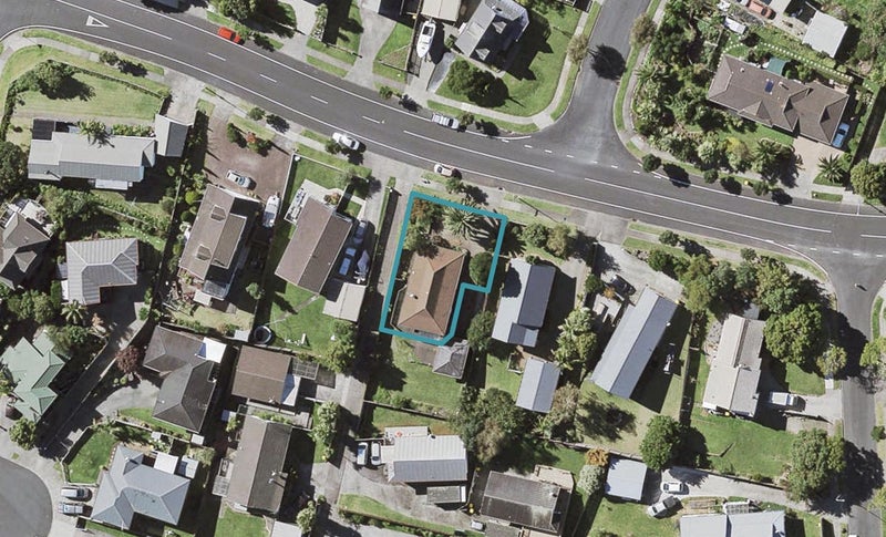 13 Gosford Drive, Botany Downs, Auckland - Carousel 1