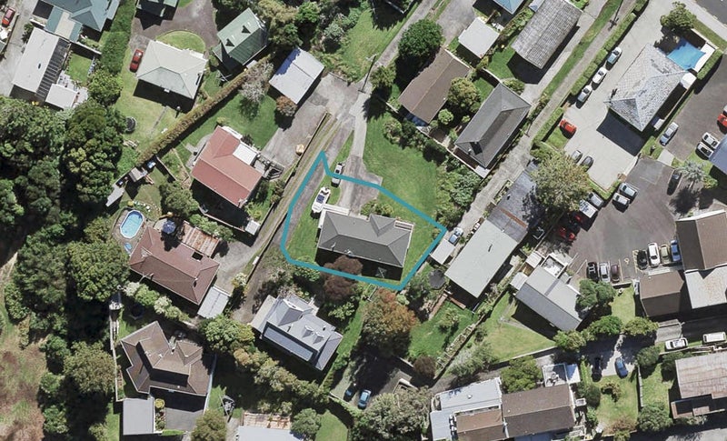 14 Kaipatiki Road, Glenfield, Auckland - Carousel 1