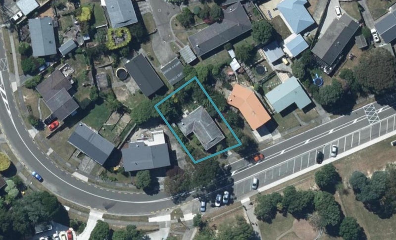 6 Staithes Drive North, Whitby, Porirua - Carousel 1