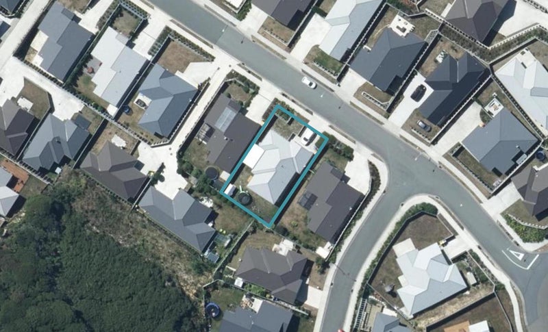3 Moonsail Drive, Whitby, Porirua - Carousel 1