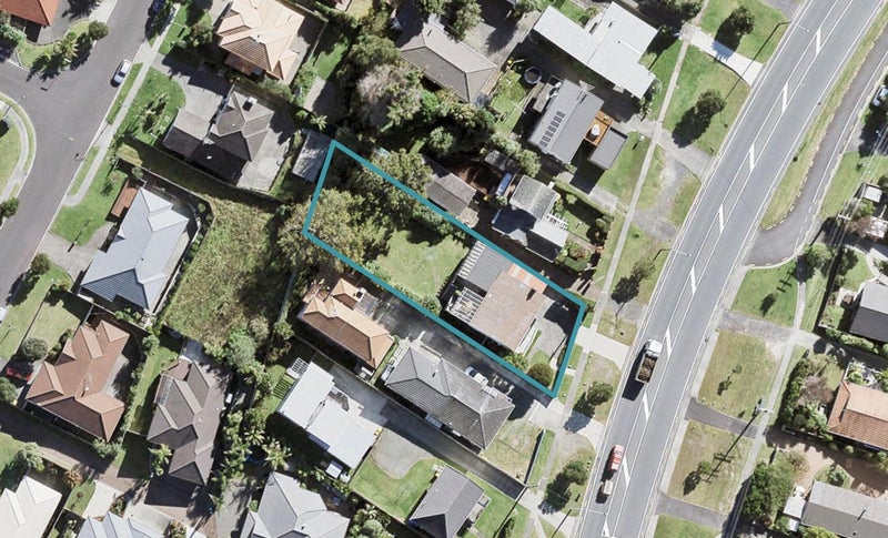 872 East Coast Road, Northcross, Auckland - Carousel 1