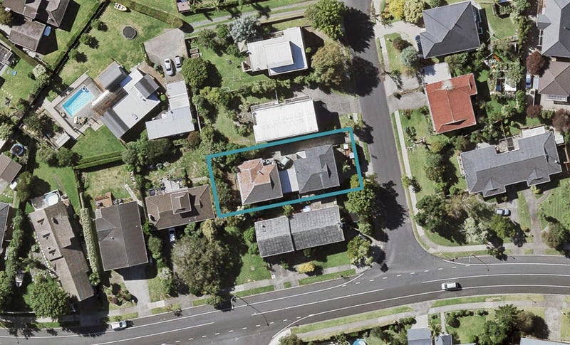 2/4 Treeway, Sunnyhills, Auckland - Carousel 1