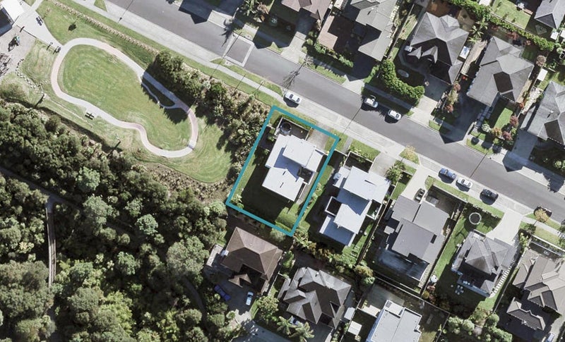 26 Harrowglen Drive, Northcross, Auckland - Carousel 1