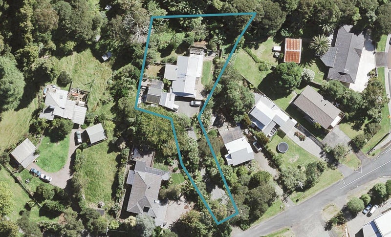 6 Jays Road, Titirangi, Auckland - Carousel 1