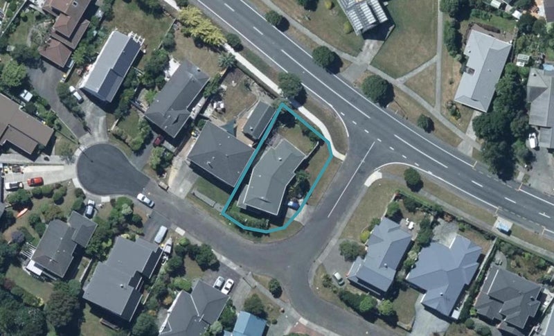 2 Barque Crescent, Whitby, Porirua - Carousel 1