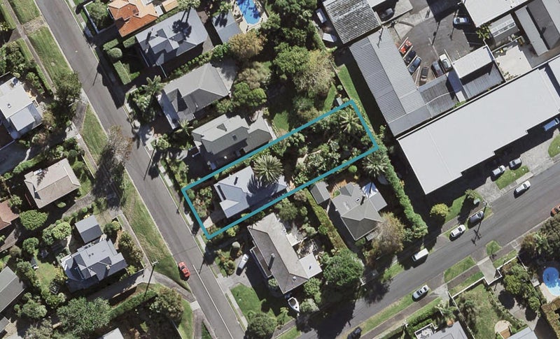 35 Palmerston Road, Birkenhead, Auckland - Carousel 1