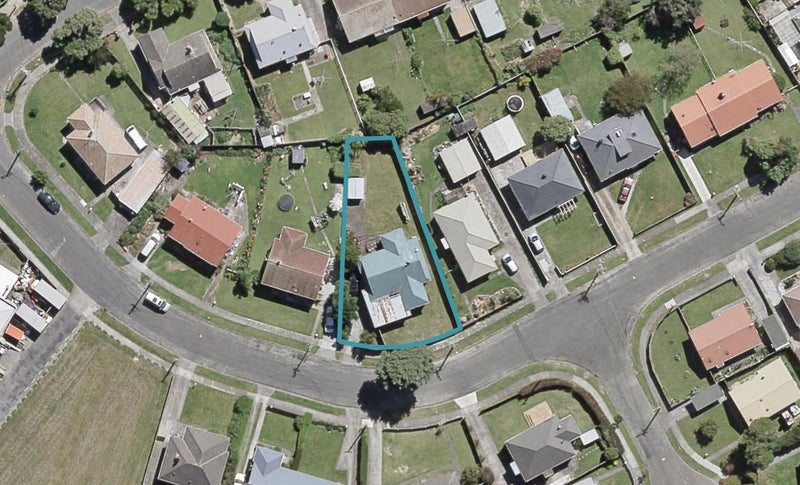 7 Hughes Crescent, Taita, Lower Hutt - Carousel 1