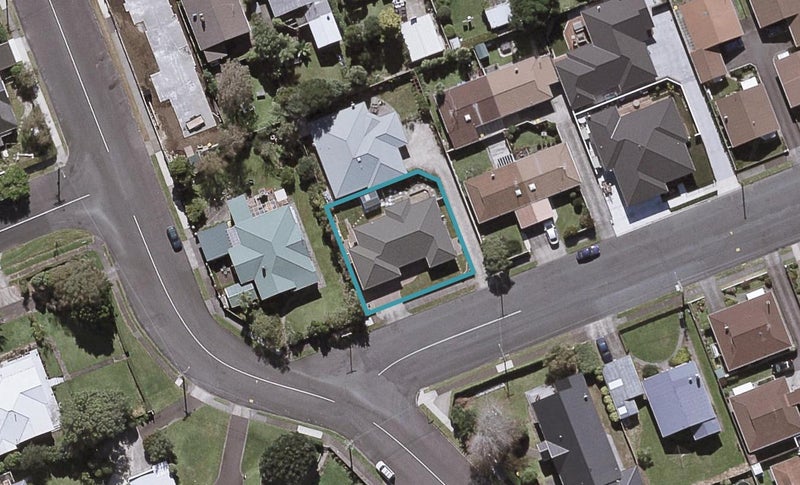16 Webster Street, Westown, New Plymouth - Carousel 1