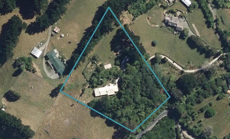 215 Normandale Road, Normandale, Lower Hutt - Carousel 1