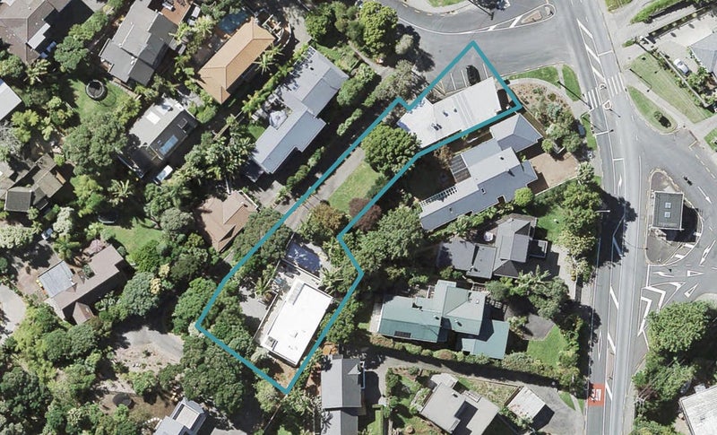 2/82 Beach Road, Castor Bay, Auckland - Carousel 1