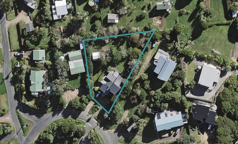 3 Fisher Street, Surfdale, Waiheke Island - Carousel 1