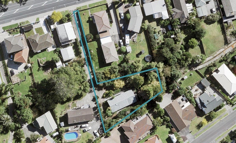 122 Godley Road, Green Bay, Auckland - Carousel 1