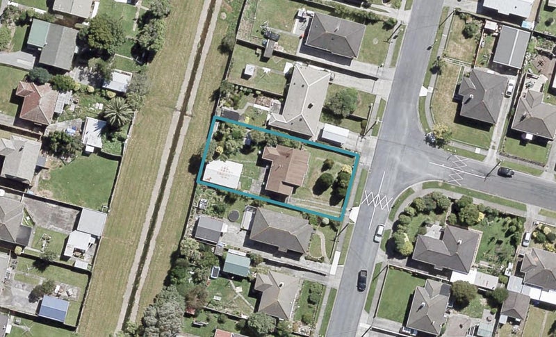 12 Strand Crescent, Naenae, Lower Hutt - Carousel 1