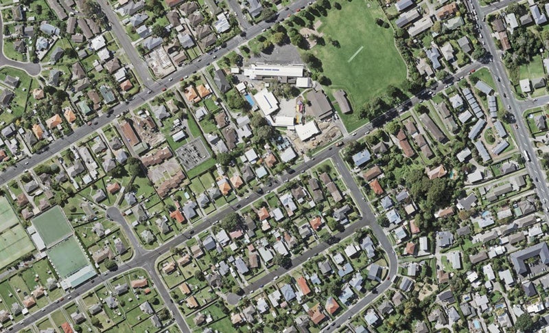 18 Roberts Avenue, Bayswater, Auckland - Carousel 1