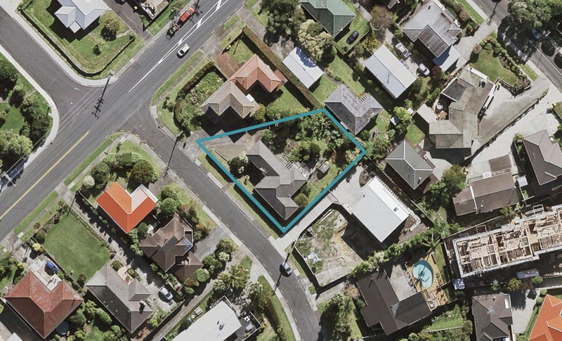 4 Martin Crescent, Northcote, Auckland - Carousel 1