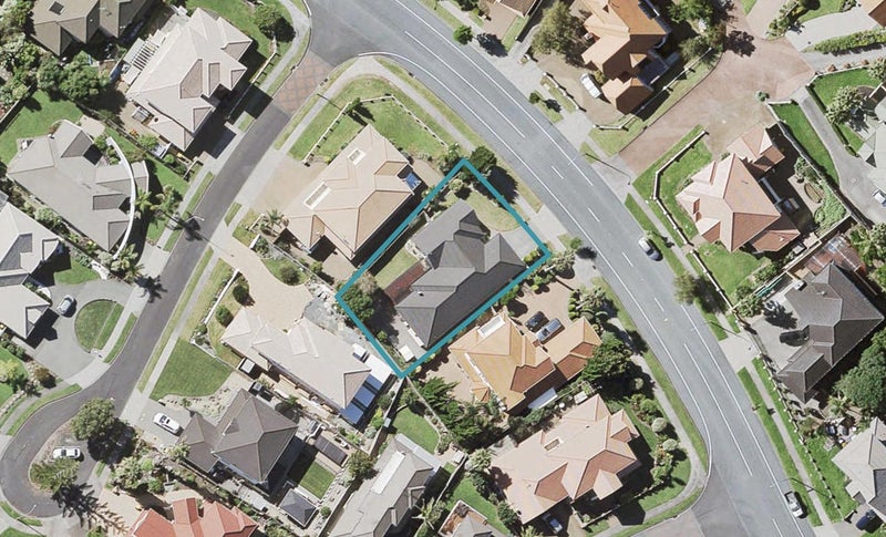 21 Jane Eyre Drive, Somerville, Auckland - Carousel 1