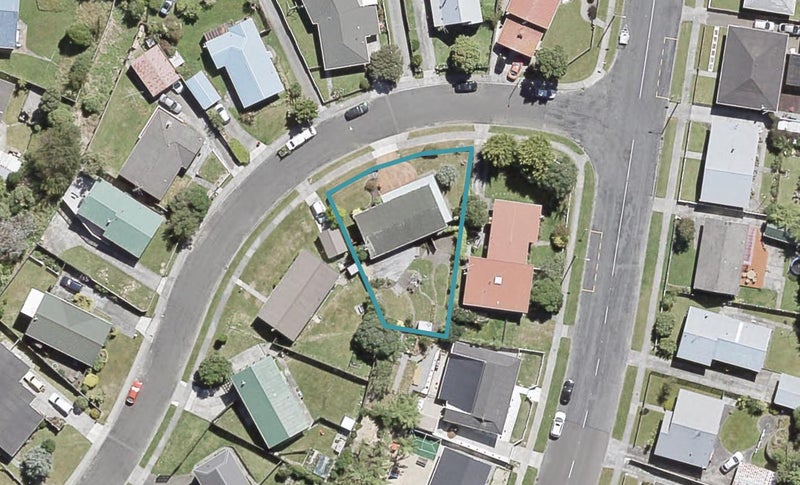 2 Ilam Grove, Kelson, Lower Hutt - Carousel 1
