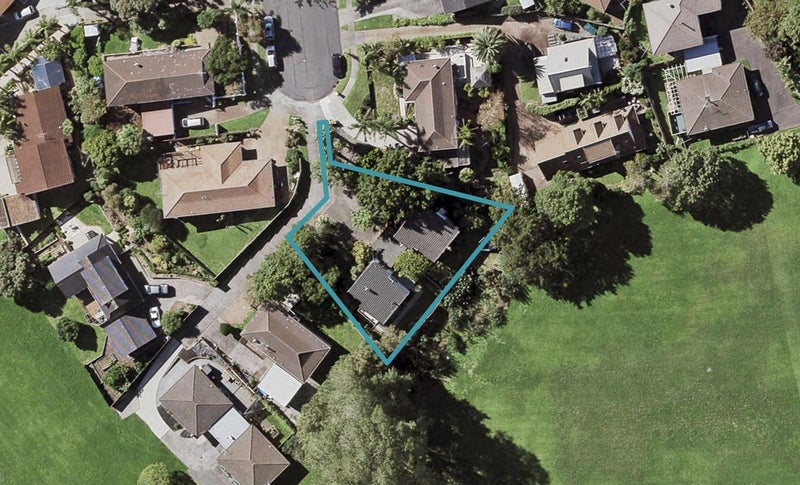 2/14 Birman Close, Half Moon Bay, Auckland - Carousel 1