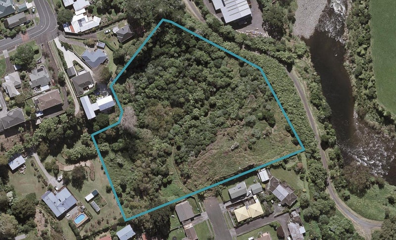 120 Riversdale Drive, MERRILANDS, NEW PLYMOUTH - Carousel 1