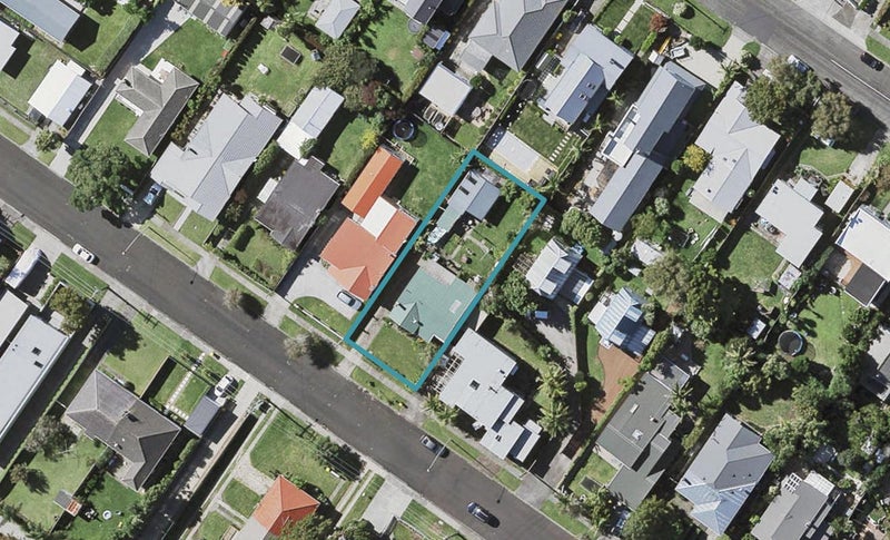 10 Creamer Avenue, Belmont, Auckland - Carousel 1