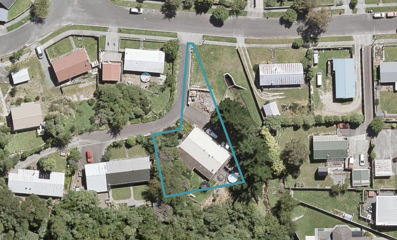 8 Moonstone Grove, Birchville, Upper Hutt - Carousel 1