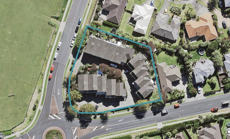 10/3 Orwell Road, Greenhithe, Auckland - Carousel 1