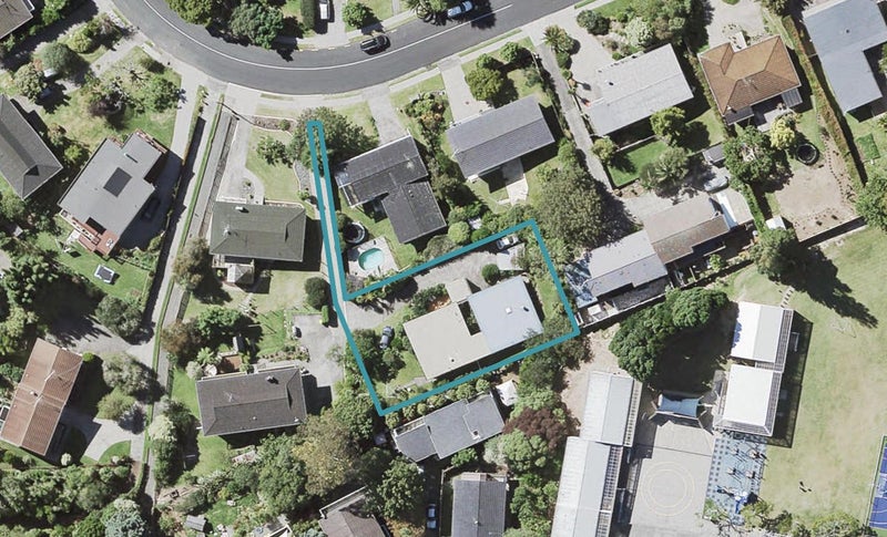 1/54 Mayfair Crescent, Mairangi Bay, Auckland - Carousel 1