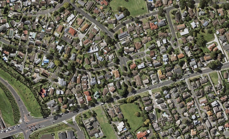 2 Sikkim Crescent, Clover Park, Auckland - Carousel 1