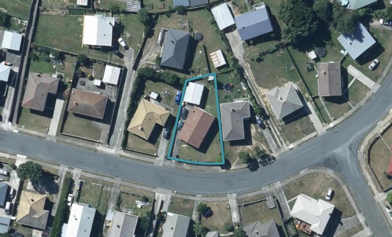 18 Beauzami Crescent, Ascot Park, Porirua - Carousel 1