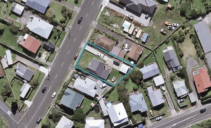 49 South Road, Blagdon, New Plymouth - Carousel 1
