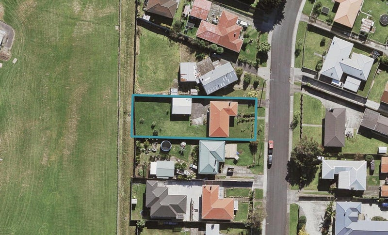 30 Tarata Crescent, Mangere Bridge, Auckland - Carousel 1