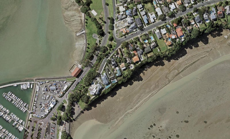 9A Marine Terrace, Bayswater, Auckland - Carousel 1