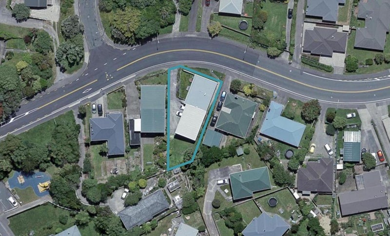2/24 Horokiwi Road West, Newlands, Wellington - Carousel 1