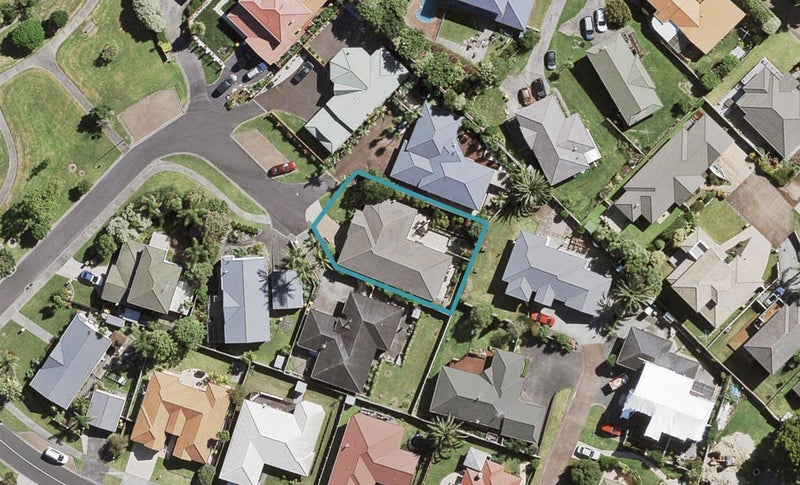 9 Cognac Place, Henderson, Auckland - Carousel 1