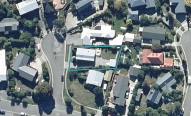 3 Holly Court, Kelvin Heights, Queenstown - Carousel 1