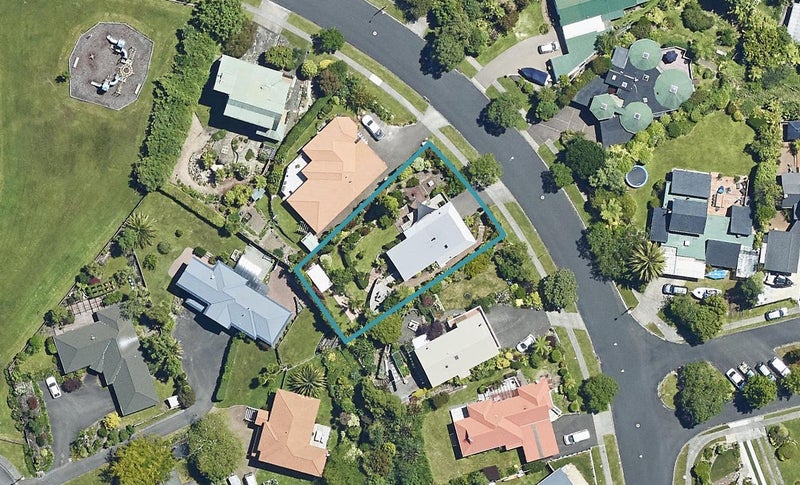 16 Aquarius Drive, Kawaha Point, Rotorua - Carousel 1