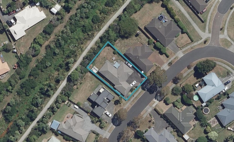 19 Diomede Glade, Flagstaff, Hamilton - Carousel 1