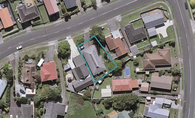18 Puketotara Street, Highlands Park, New Plymouth - Carousel 1