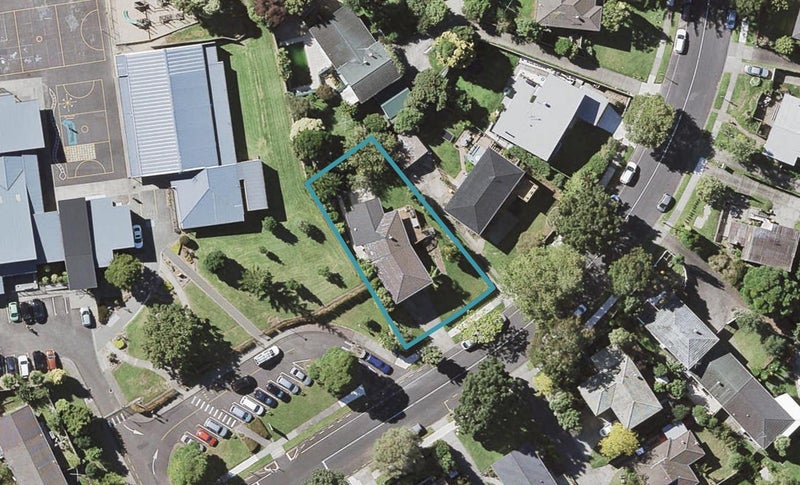 33 Mirrabooka Avenue, Botany Downs, Auckland - Carousel 1