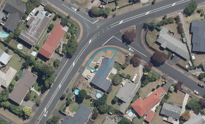 1/2 Pulham Crescent, Queenwood, Hamilton - Carousel 1