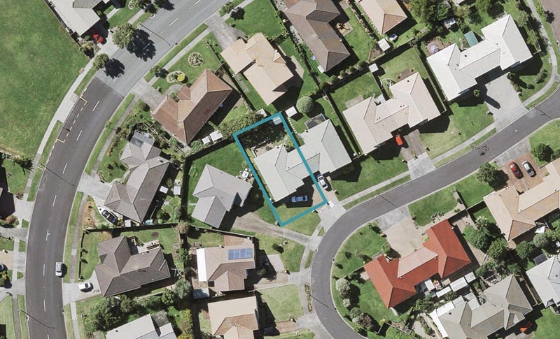 13 Fernbrook Close, Burswood, Auckland - Carousel 1