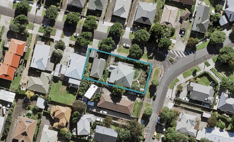 2/19 Arabi Street, Sandringham, Auckland - Carousel 1