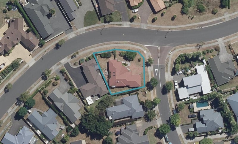 41 Saint James Drive, Huntington, Hamilton - Carousel 1