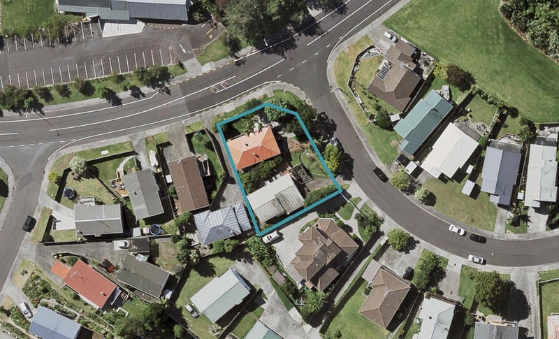 1 Romulus Place, Totara Vale, Auckland - Carousel 1