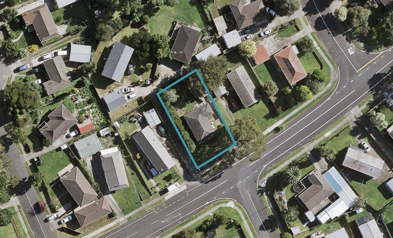 16 Hyperion Drive, Randwick Park, Auckland - Carousel 1