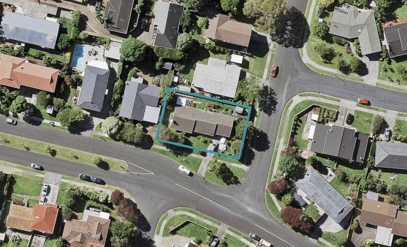 8 Whiteacres Drive, Sunnyhills, Auckland - Carousel 1