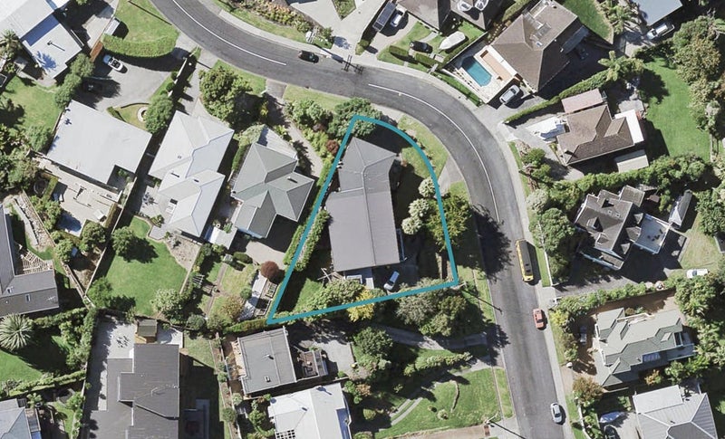 29 Montgomery Crescent, Cockle Bay, Auckland - Carousel 1