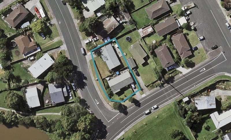 1/98 Athena Drive, Totara Vale, Auckland - Carousel 1