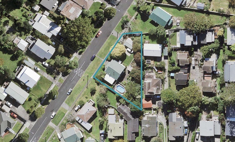 13 Brandon Road, Glen Eden, Auckland - Carousel 1