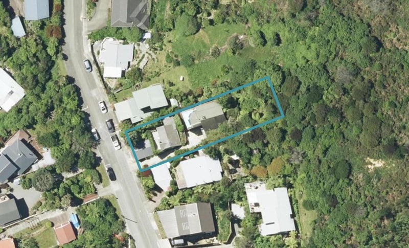 8 Amelia Crescent, Waikawa, Picton - Carousel 1